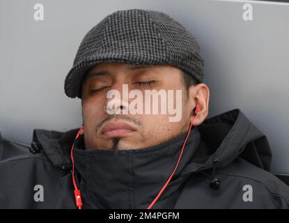 Milwaukee, Wisconsin, États-Unis. 22nd décembre 2022. Les passagers sont présentés à l'aéroport international Mitchell de Milwaukee à Milwaukee, Wisconsin, jeudi 22 décembre 2022. (Image de crédit : © Mark Hertzberg/ZUMA Press Wire) Banque D'Images