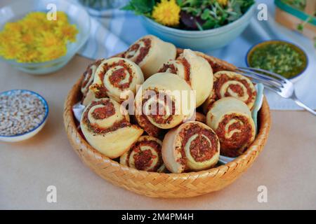 Cuisine souabe, pâtes d'escargots copieuses, salées, pâtisseries à base de levure, pâte à base de levure, Végétarien, cuire au four, hors du four, typique souabe réinterprété, fête Banque D'Images