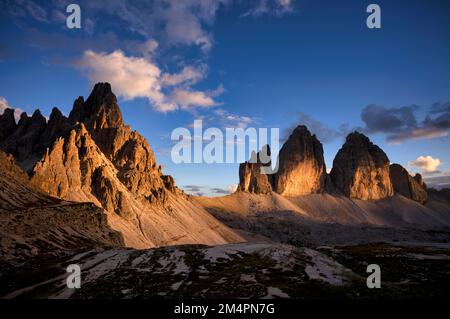 Paternkofel, trois sommets, faces nord, dans la lumière du soir, Tyrol du Sud, Trentin, Sesto Dolomites, Italie Banque D'Images