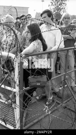 Le congrès du parti de 4th de la NPD radicale de droite, le 13 février 1970 à Wertheim dans le Bade-Wurtemberg, a été accompagné de manifestations massives par Banque D'Images