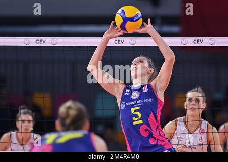 Florence, Italie. 22nd décembre 2022. Ofelia Malinov (Savino Del Bene Scandicci) pendant Savino Del Bene Scandicci vs Galatasaray HDI Sigorta Istanbul, Volleyball coupe CEV femmes Championnat à Florence, Italie, 22 décembre 2022 Credit: Independent photo Agency/Alay Live News Banque D'Images