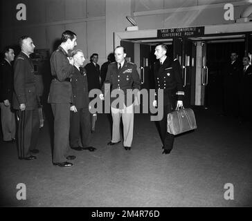 Session ministérielle de l'OTAN. Photographies des programmes du Plan Marshall, des pièces justificatives et du personnel Banque D'Images