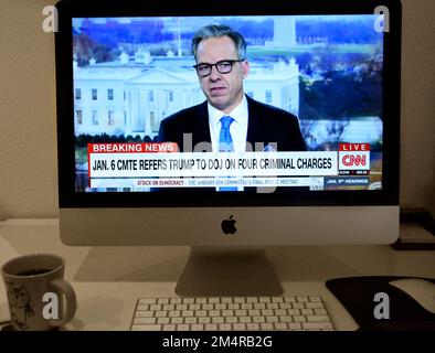 Une capture d'écran de CNN TV de Jack Tapper faisant état des renvois criminels du Comité du 6 janvier à Donald Trump aux États-Unis Ministère de la Justice. Banque D'Images