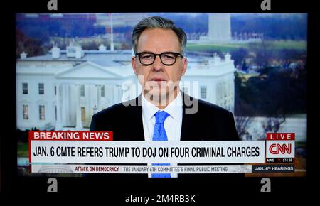 Une capture d'écran de CNN TV de Jack Tapper faisant état des renvois criminels du Comité du 6 janvier à Donald Trump aux États-Unis Ministère de la Justice. Banque D'Images