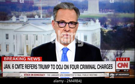 Une capture d'écran de CNN TV de Jack Tapper faisant état des renvois criminels du Comité du 6 janvier à Donald Trump aux États-Unis Ministère de la Justice. Banque D'Images