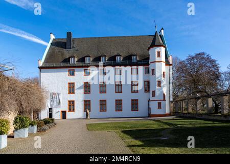 Koblenz, Allemagne - 14 février 2021 : vue sur la façade du musée Ludwig à Koblenz, Allemagne. Banque D'Images