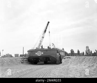 U. S. Giant Landing Craft 'BARC'. Photographies des programmes du Plan Marshall, des pièces justificatives et du personnel Banque D'Images