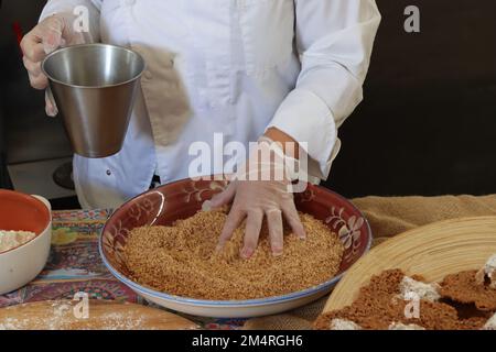 la préparation et la pâte de noisettes hachées pour desserts Banque D'Images