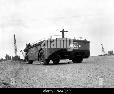 U. S. Giant Landing Craft 'BARC'. Photographies des programmes du Plan Marshall, des pièces justificatives et du personnel Banque D'Images
