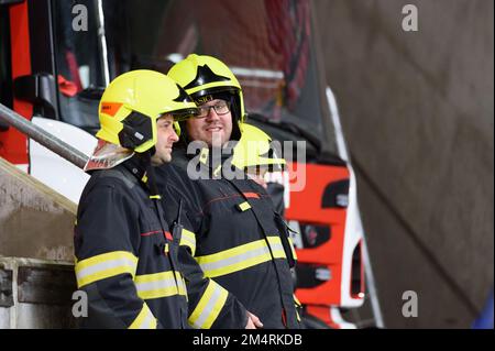 Prague, République tchèque. 22nd décembre 2022. Pompiers lors du match de groupe de la Ligue des champions des femmes de l'UEFA entre Slavia Prague et AS Rome à l'Eden Arena de Prague, République tchèque. (Sven Beyrich/SPP) crédit: SPP Sport Press photo. /Alamy Live News Banque D'Images