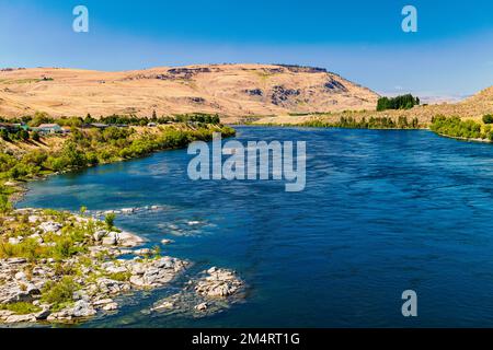 Rivière Columbia, sortie du barrage Chief Joseph; deuxième producteur d'énergie hydroélectrique aux États-Unis; État de Washington; États-Unis Banque D'Images