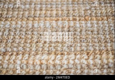 Texture naturelle du lin pour l'arrière-plan. Tapis fait main en jute. Tissu tricoté en jute. Personne, flou, mise au point sélective Banque D'Images