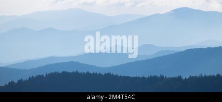 Vue panoramique sur le coucher du soleil dans le parc national des Great Smoky Mountains Banque D'Images