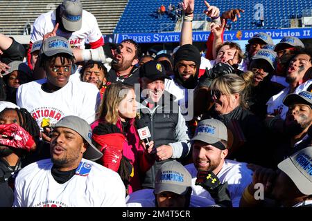 L'entraîneur-chef Tony Annese et l'équipe de Ferris State Bulldogs ont remporté le championnat national de football universitaire de la Division II de la NCAA 41-14 sur la Co Banque D'Images