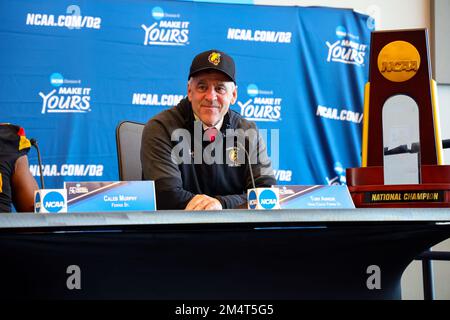 Tony Annese, entraîneur-chef de Ferris State Bulldogs, lors de la conférence de presse, après avoir remporté le championnat national de football de la NCAA Division II Banque D'Images