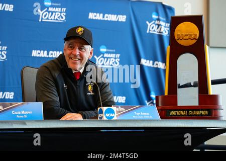 Tony Annese, entraîneur-chef de Ferris State Bulldogs, lors de la conférence de presse, après avoir remporté le championnat national de football de la NCAA Division II Banque D'Images