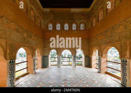 Torre de las Damas à l'intérieur de la forteresse de l'Alhambra à Grenade, Espagne. Banque D'Images