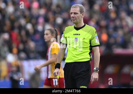 Arbitre Enrico Maggio pendant les 12th jours de la série A Championship entre A.S. Roma Women et Juventus F.C. Femmes au Stadio Tre Fontane le 11th décembre 2022 à Rome, Italie. Banque D'Images