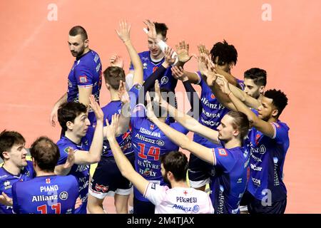 PalaMazzola, Taranto, Italie, 11 décembre 2022, Allianz Milano exultation. Pendant Gioiella Prisma Taranto vs Allianz Milano - Volleyball Italien Serie A Men SuperLeague Championship Banque D'Images