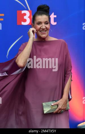 ARCHIVE PHOTO: L'actrice Katy KARRENBAUER fête son anniversaire de 60th sur 31 décembre 2022, Katy KARRENBAUER (actrice), image unique, court motif unique, demi-chiffre, demi-chiffre. Tapis rouge, tapis rouge, Prix de télévision bavarois 2017 sur 19 mai 2017. ? Banque D'Images