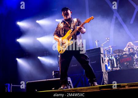 Milan, Italie. 22nd décembre 2022. Ghigo Renzulli du groupe de rock italien Litfiba se produit en direct au Forum de Mediolanum à Milan (photo de Mairo Cinquetti/SOPA Images/Sipa USA) Credit: SIPA USA/Alay Live News Banque D'Images