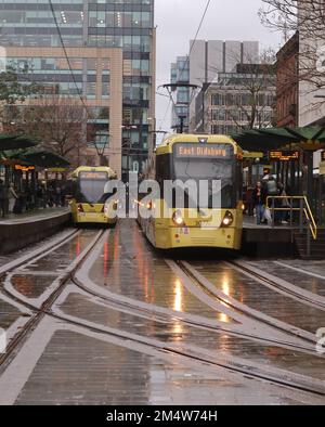 Manchester, Angleterre 15th décembre 2022. Trams (Metrolink) en cours d'exécution dans le centre de Manchester ©Ged Noonan/Alamy Banque D'Images