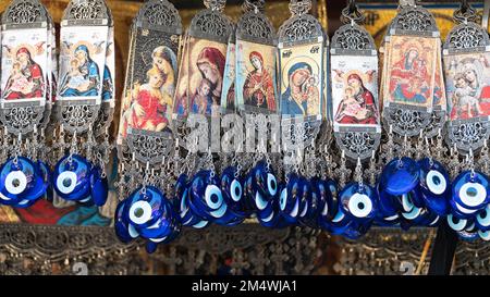 Boutique de souvenirs de la Maison de la Vierge Marie, Turquie. Perles oeil mauvais dans la boutique de souvenirs Banque D'Images