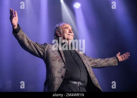 Joan Manuel Serrat se produit au Palau Sant Jordi, Barcelona 22 DIC. 2022. Photographe: ALE Espaliat Banque D'Images