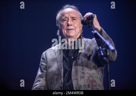 Joan Manuel Serrat se produit au Palau Sant Jordi, Barcelona 22 DIC. 2022. Photographe: ALE Espaliat Banque D'Images