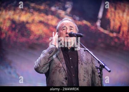 Joan Manuel Serrat se produit au Palau Sant Jordi, Barcelona 22 DIC. 2022. Photographe: ALE Espaliat Banque D'Images