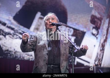 Joan Manuel Serrat se produit au Palau Sant Jordi, Barcelona 22 DIC. 2022. Photographe: ALE Espaliat Banque D'Images