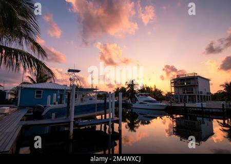 Un lever de soleil spectaculaire à Bimini, Bahamas Banque D'Images