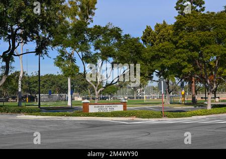 IRVINE, CALIFORNIE - 15 décembre 2022 : panneau à l'entrée du Harvard Community Athletic Park. Banque D'Images