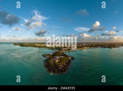 Plage de Pereybere dans le nord de l'île Maurice à Grand Baie. Paysage panoramique incroyable avec lumières splendides. l'océan indien est de couleur turquise le be Banque D'Images