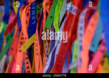 Rubans célèbres et colorés de notre seigneur do Bonfim qui est censé apporter la chance et sont traditionnels dans la ville de Salvador à Bahia. Banque D'Images