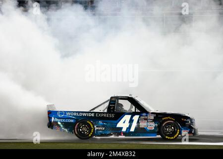 Ross Chastain remporte la North Carolina Education Lottery 200 au circuit automobile de Charlotte à Concord, en Caroline du Nord. Banque D'Images