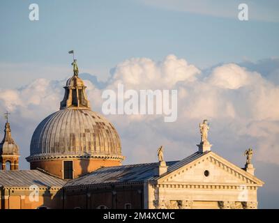 Lumière du soir sur le toit de l'église il Redentore, Giudecca, Venise, Italie Banque D'Images