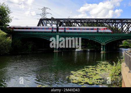 LNER Azuma à la gare de Peterborough, East Coast main Line Railway; Cambridgeshire, Angleterre, Royaume-Uni Banque D'Images