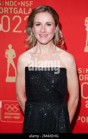 AMSTERDAM, PAYS-BAS - DÉCEMBRE 21: Annemiek van Vleuten sur le tapis rouge avant le nos | NOC*NSF Sportgala à l'AFAS Live on 21 décembre 2022 à Amsterdam, pays-Bas (photo par Joris Verwijst/BSR Agency) Banque D'Images