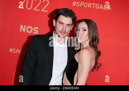 AMSTERDAM, PAYS-BAS - DÉCEMBRE 21 : Sam van Royen et Suzanne Scholting sur le tapis rouge avant le nos | NOC*NSF Sportgala à l'AFAS Live on 21 décembre 2022 à Amsterdam, pays-Bas (photo par Joris Verwijst/BSR Agency) Banque D'Images