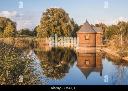 Allemagne, Hambourg, maison de filtration historique sur l'île de Kaltehofe Banque D'Images