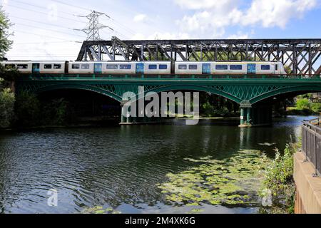 Train Thameslink 700155 à la gare de Peterborough, East Coast main Line Railway, Cambridgeshire, Angleterre, Royaume-Uni Banque D'Images