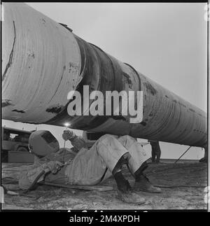 ***26 AVRIL 1971, PHOTO DE DOSSIER*** Construction d'un pipeline de transit longue distance depuis l'URSS. Ce mois-ci, n.p. Plynostav Rossice a commencé un autre par Banque D'Images