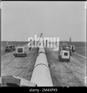 ***26 AVRIL 1971, PHOTO DE DOSSIER*** Construction d'un pipeline de transit longue distance depuis l'URSS. Ce mois-ci, n.p. Plynostav Rossice a commencé un autre par Banque D'Images