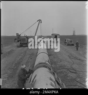 ***26 AVRIL 1971, PHOTO DE DOSSIER*** Construction d'un pipeline de transit longue distance depuis l'URSS. Ce mois-ci, n.p. Plynostav Rossice a commencé un autre par Banque D'Images