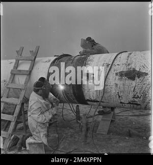 ***26 AVRIL 1971, PHOTO DE DOSSIER*** Construction d'un pipeline de transit longue distance depuis l'URSS. Ce mois-ci, n.p. Plynostav Rossice a commencé un autre par Banque D'Images