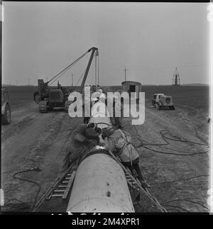 ***26 AVRIL 1971, PHOTO DE DOSSIER*** Construction d'un pipeline de transit longue distance depuis l'URSS. Ce mois-ci, n.p. Plynostav Rossice a commencé un autre par Banque D'Images