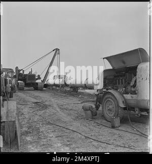 ***26 AVRIL 1971, PHOTO DE DOSSIER*** Construction d'un pipeline de transit longue distance depuis l'URSS. Ce mois-ci, n.p. Plynostav Rossice a commencé un autre par Banque D'Images