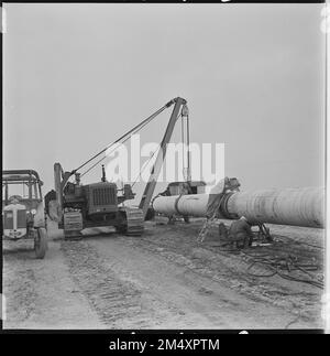 ***26 AVRIL 1971, PHOTO DE DOSSIER*** Construction d'un pipeline de transit longue distance depuis l'URSS. Ce mois-ci, n.p. Plynostav Rossice a commencé un autre par Banque D'Images