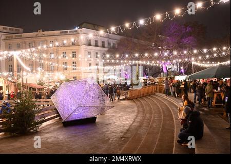 Vienne, Autriche. 23 décembre 2022. Marché de l'Avent Art Avent à Karlsplatz Banque D'Images